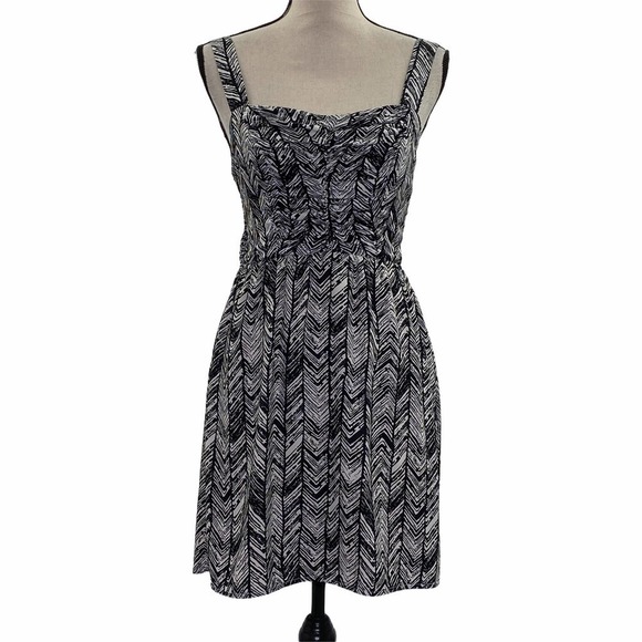 LOVE Reign Smocked Black White Mini Dress Small - Picture 1 of 16